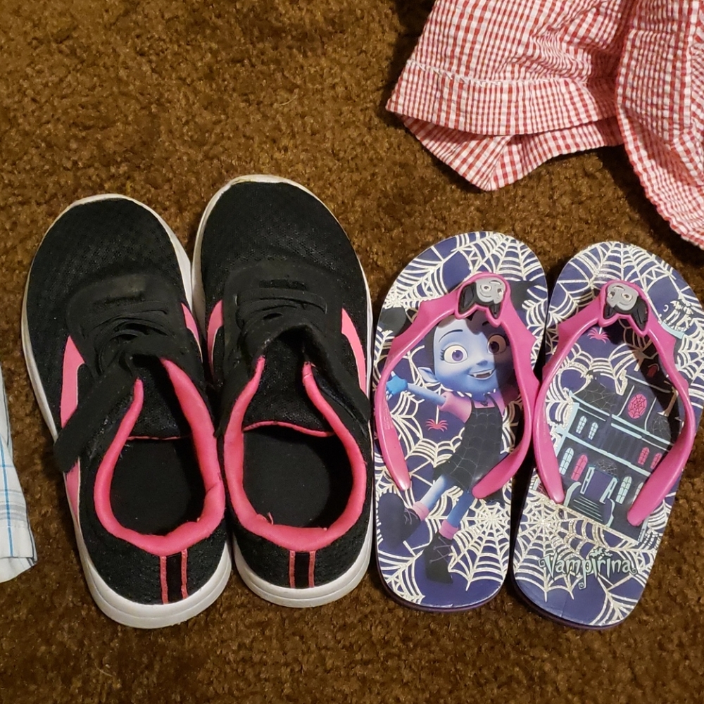 Lot of girls size 11 flip flops and shoes